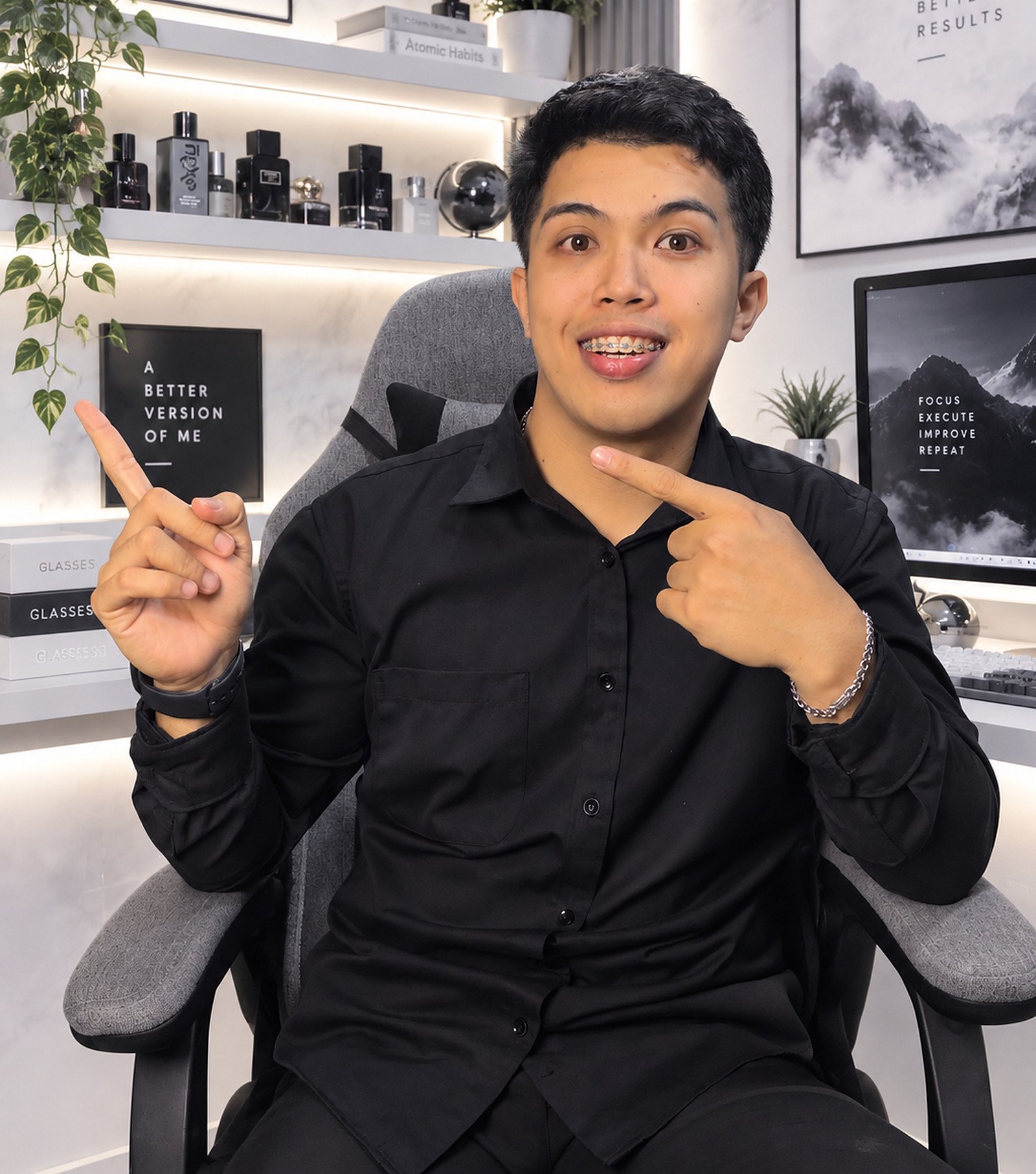 Emmanuel Pereyras at his desk